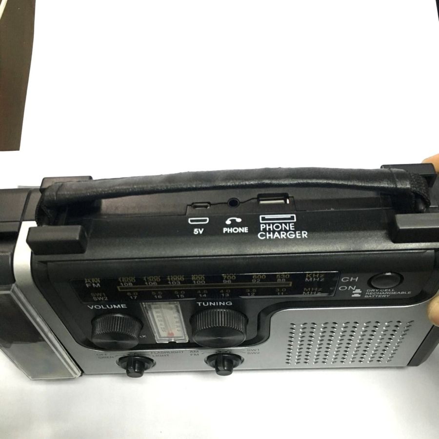 Solar crank radio with emergency flashlight